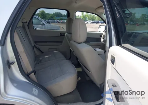 2012 Ford Escape Xlt z USA, uszkodzony, nr VIN 1FMCU9D75CKB92436